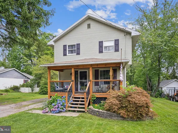 33 Patterson St, Waymart, PA 18472