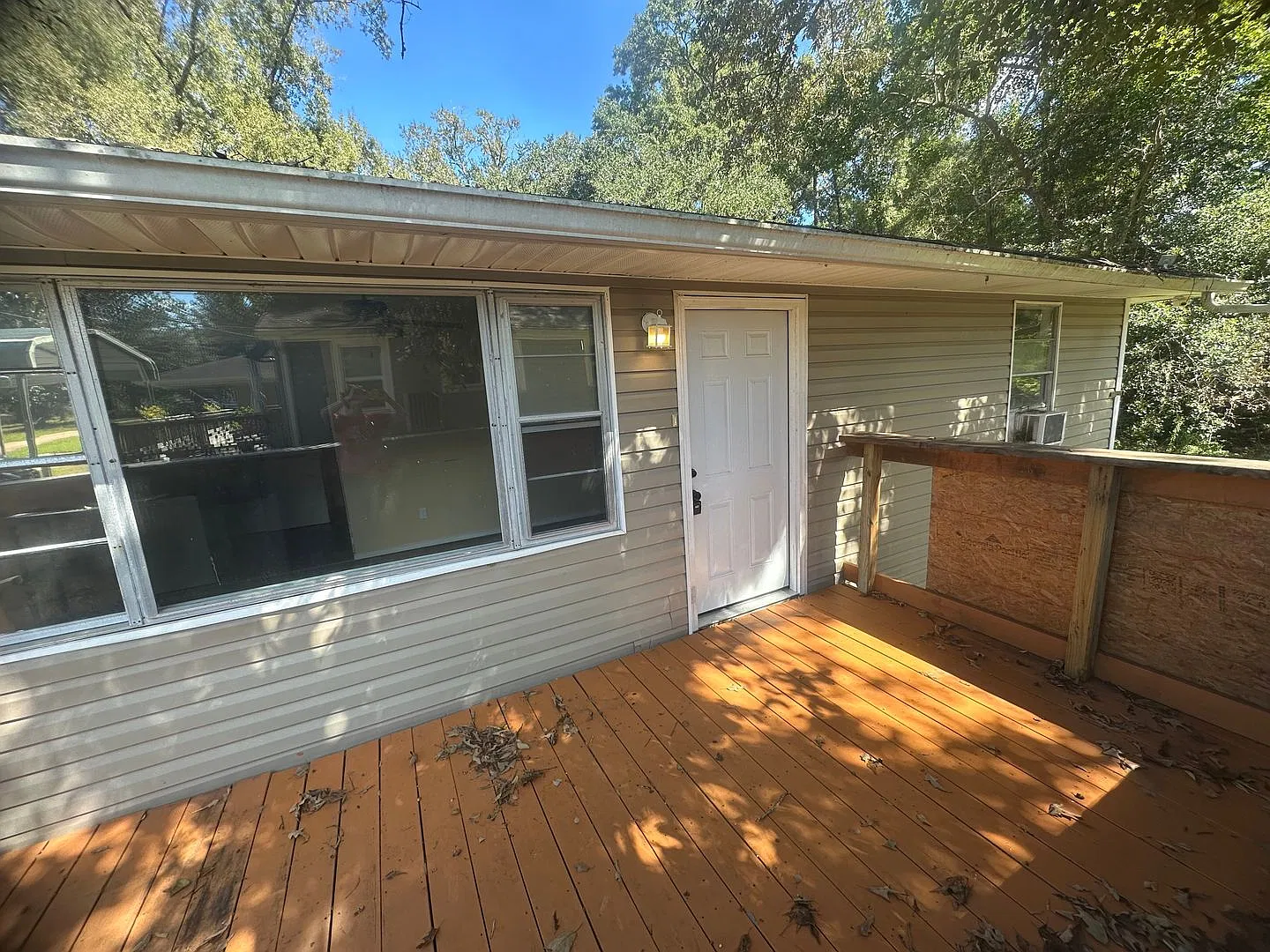 Springfield Home- Move in Today! — Photo 1