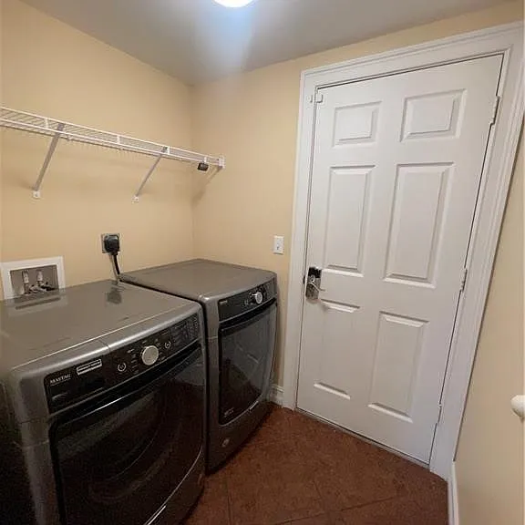 2427 Ashbury Cir — Photo 14