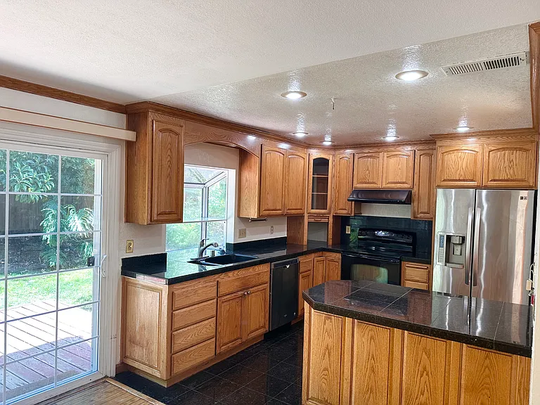 749 Wichitaw Dr — Photo 3