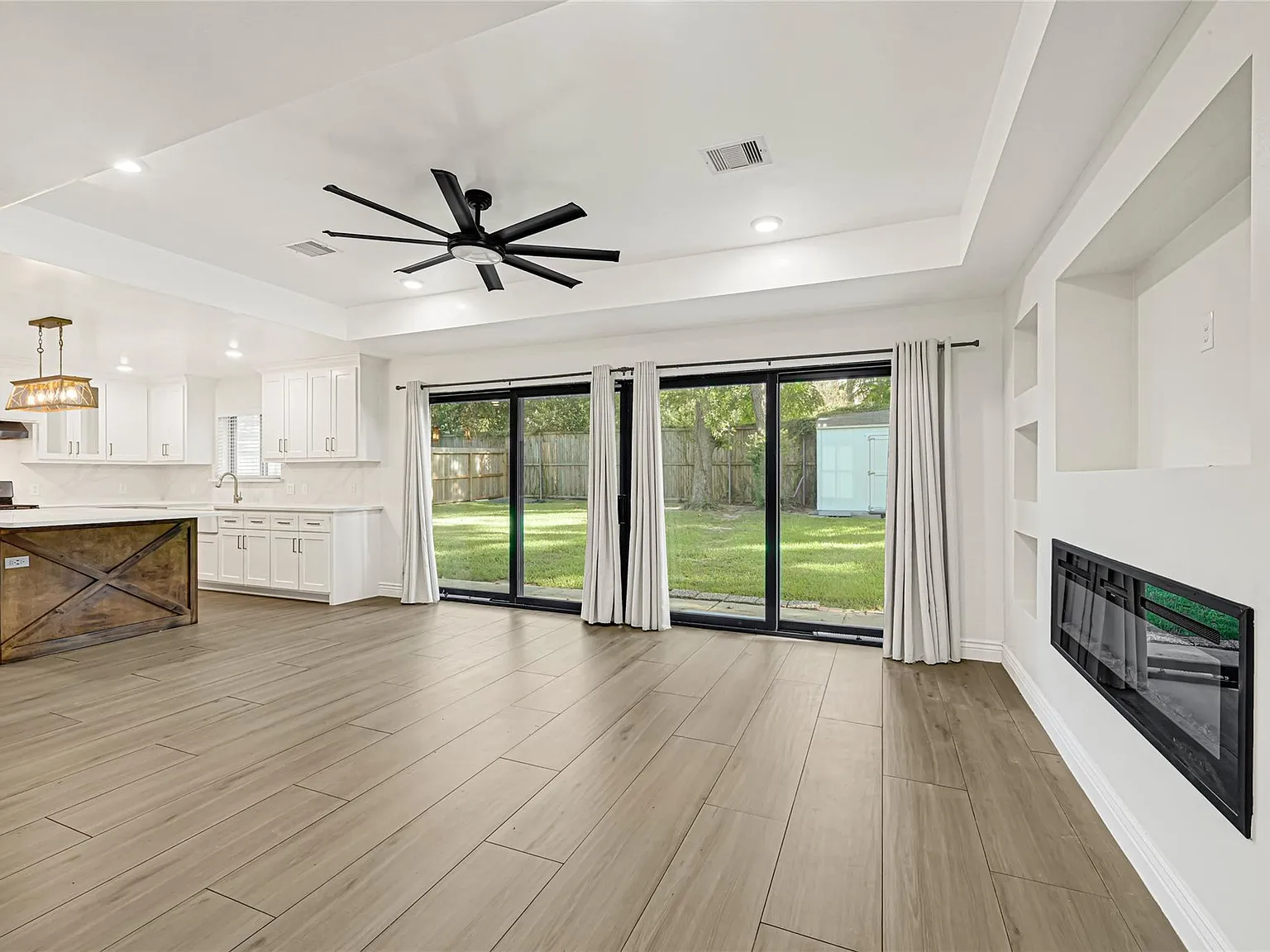 2 bed, 2.0 bath, 1316 sqft, $2,400 — Photo 4