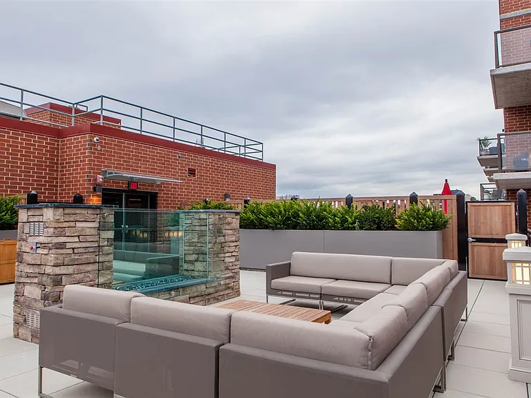 1400 Hudson St #902 — Photo 12
