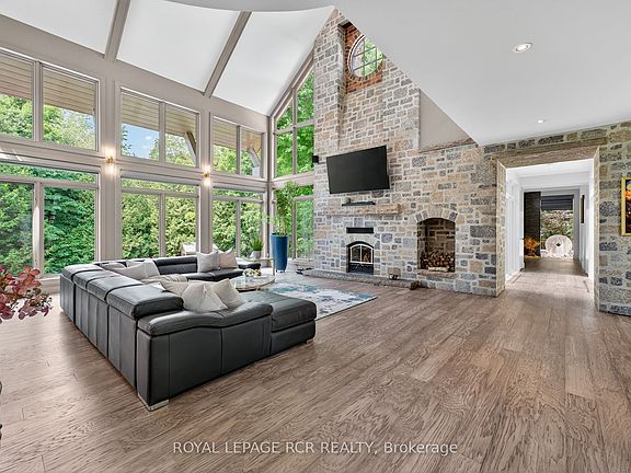 4th image of 18 Mount Haven Cres