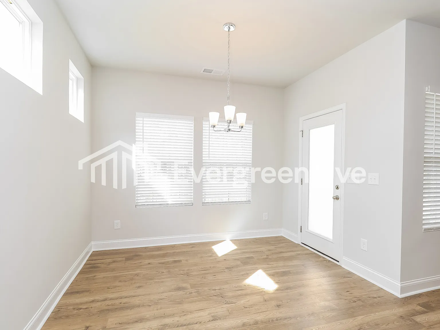 3 bed, 2.0 bath, 2015 sqft, $2,195 — Photo 4