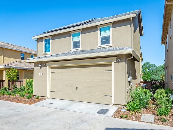 5th image of 51 Huddlestone Cir
