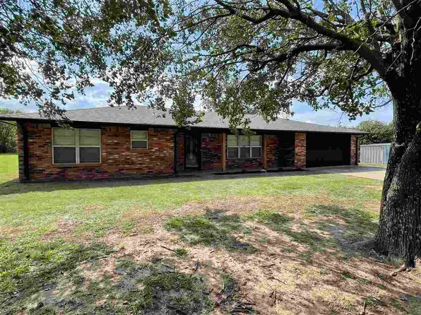 905 E Carson St, Cushing, OK 74023