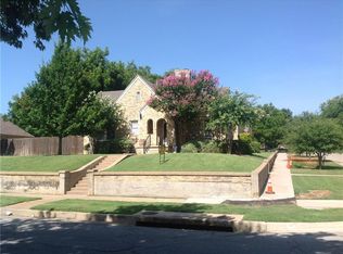 1900 Clover Ln, Fort Worth, TX 76107