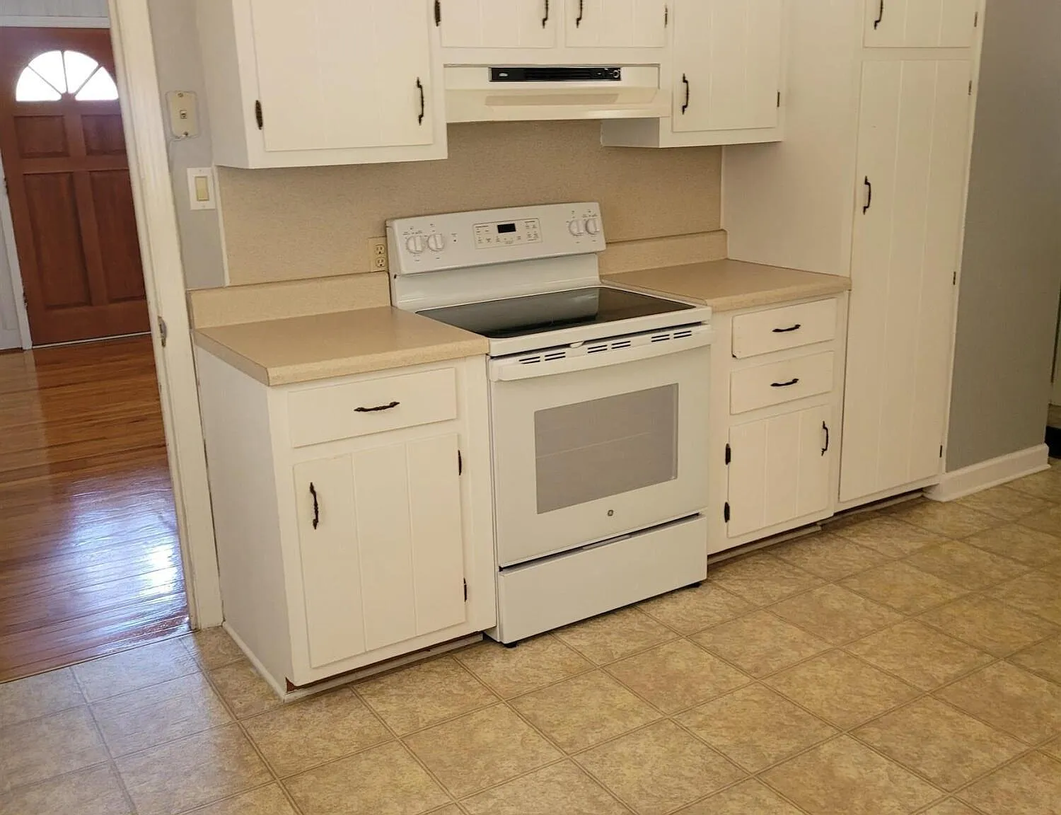 2 bed, 1.0 bath, $1,600 — Photo 4