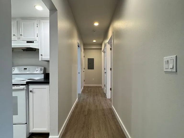 Hudson Square Apartments — Photo 7