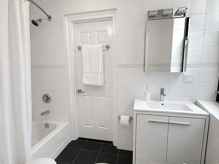 280 Riverside Dr #1A — Photo 9