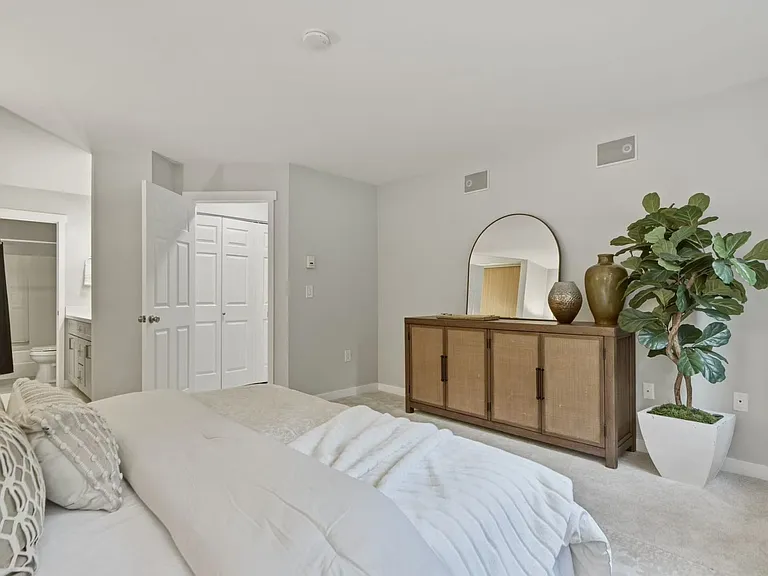 1354 Bellevue Way NE #4 — Photo 2