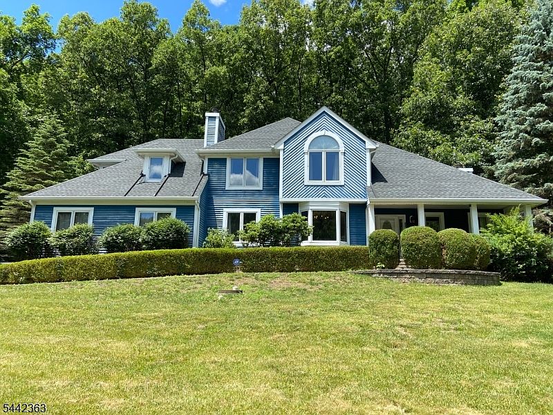1st image of 39 Radcliffe Dr