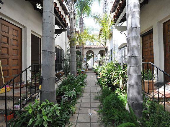 2nd image of 1417 S Crescent Heights Blvd #1423