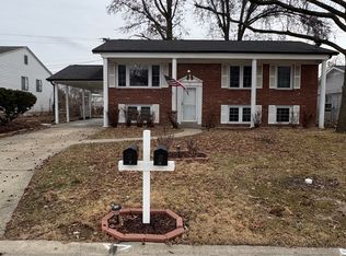 9 Flamingo Dr, Saint Peters, MO