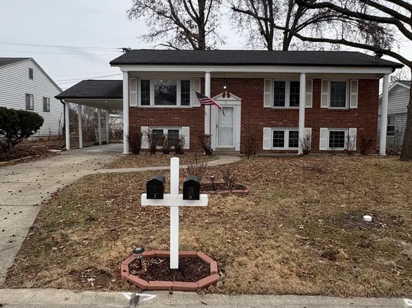 9 Flamingo Dr, Saint Peters, MO 63376