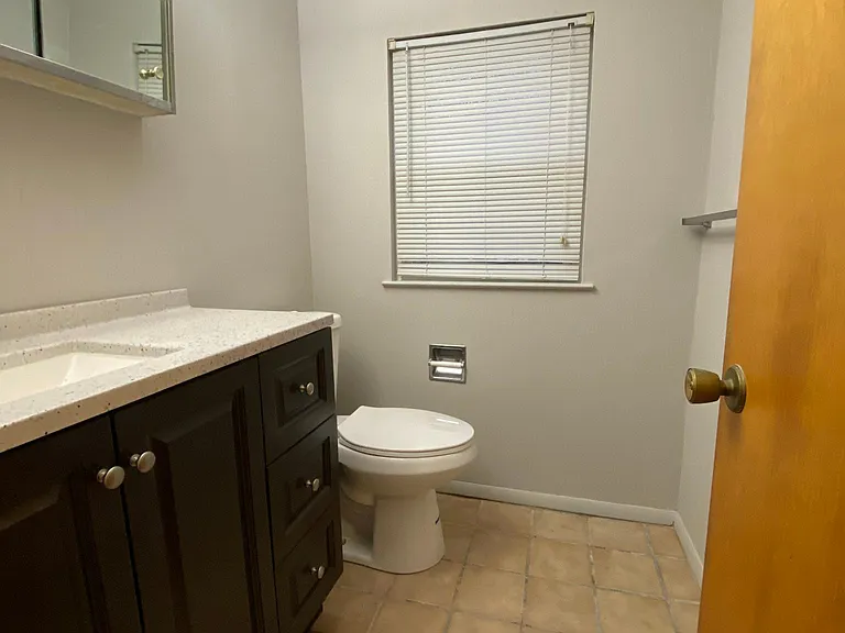 2112 Maplewood Rd — Photo 4