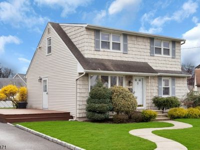 2 Wilshire Way, Clark, NJ, 07066