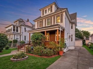 13815 242nd St, Rosedale, NY 11422