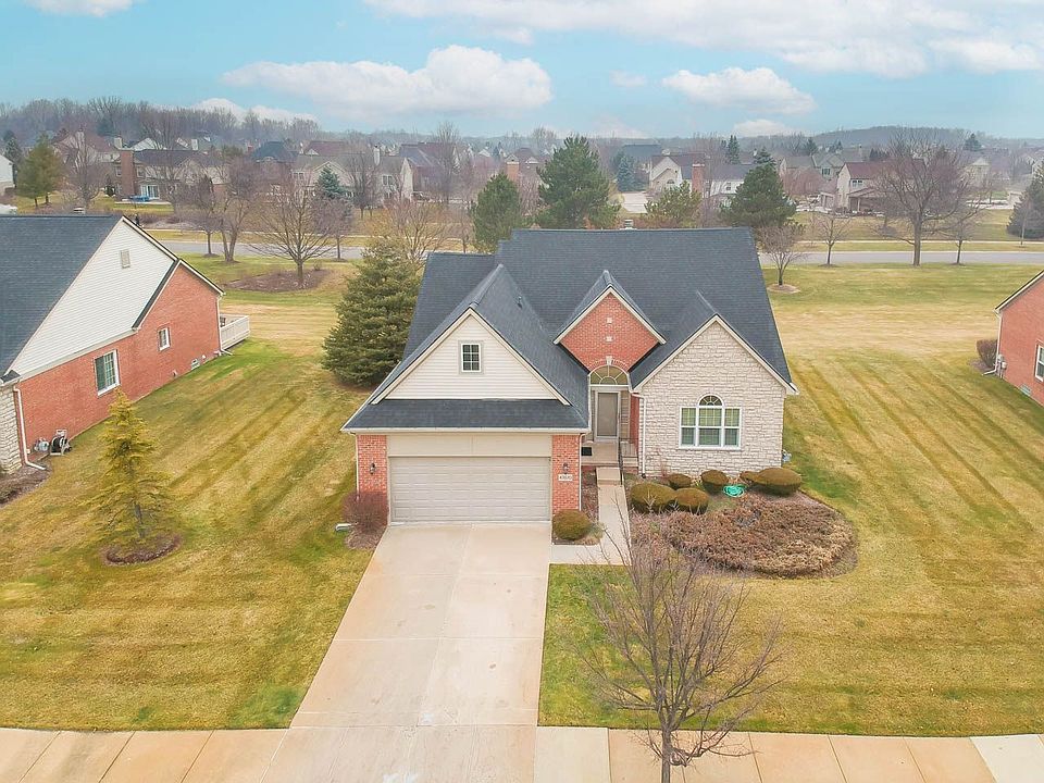 1st image of 47670 Vistas Circle Dr N