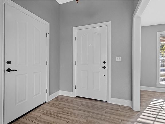 5th image of 593 N Fox Meadows Ln