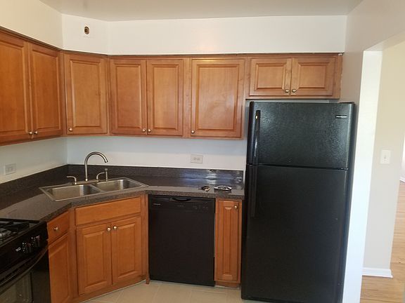 2nd image of 2001 W Touhy Ave APT 201