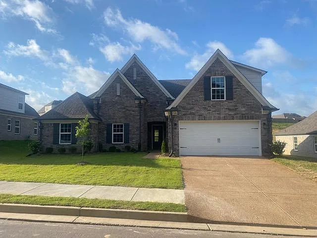 171 Magnolia Dr — Photo 2