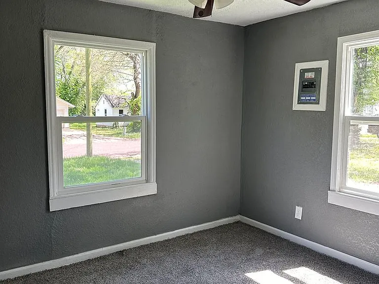 707 S Warren Ave — Photo 5