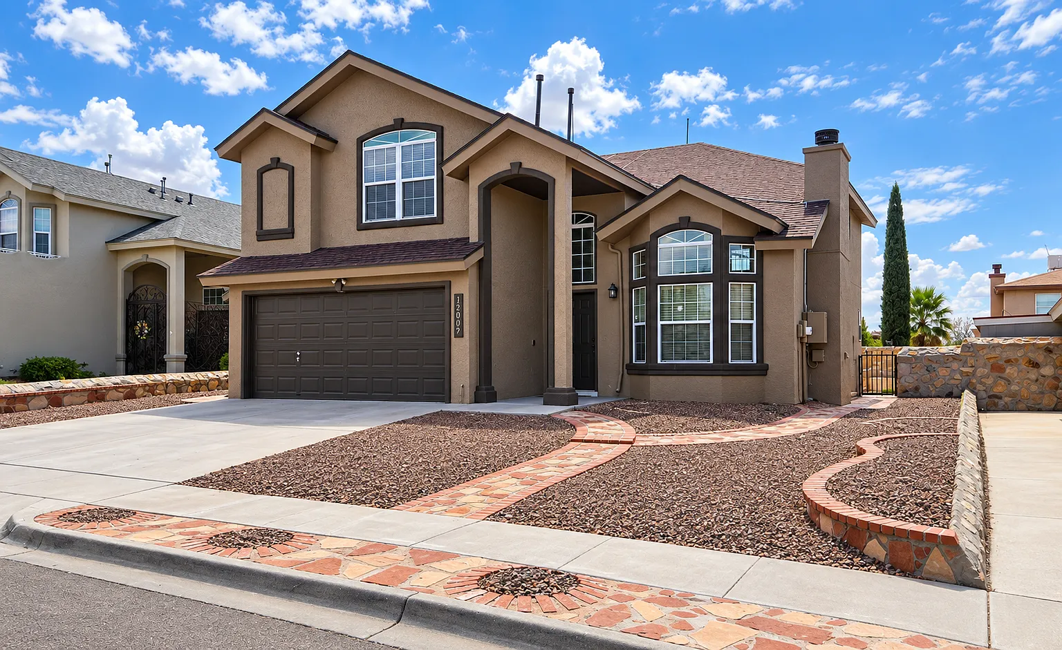 3 bed, 2.5 bath, 2071 sqft, $2,000 — Photo 2