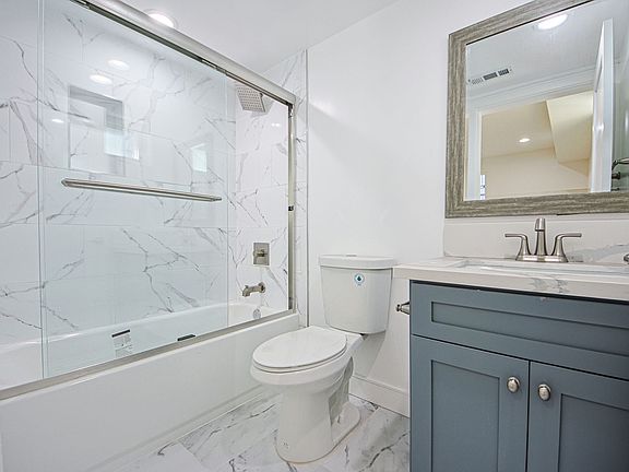 4th image of 10801 Kling St #2