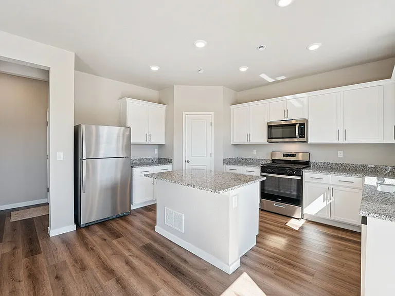933 Gianna Ave — Photo 6