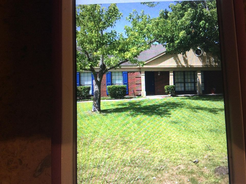 1st image of 3424 Cambridge Dr