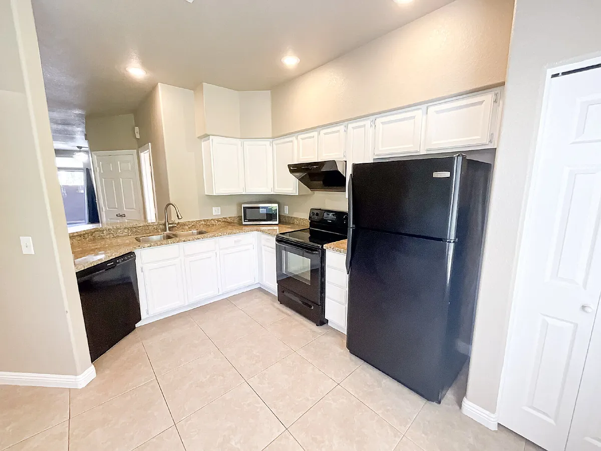 Building Photo - 500 N Roosevelt Ave #31