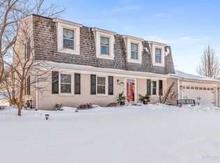 4085 Whispering Trails Dr, Hoffman Estates, IL 60192