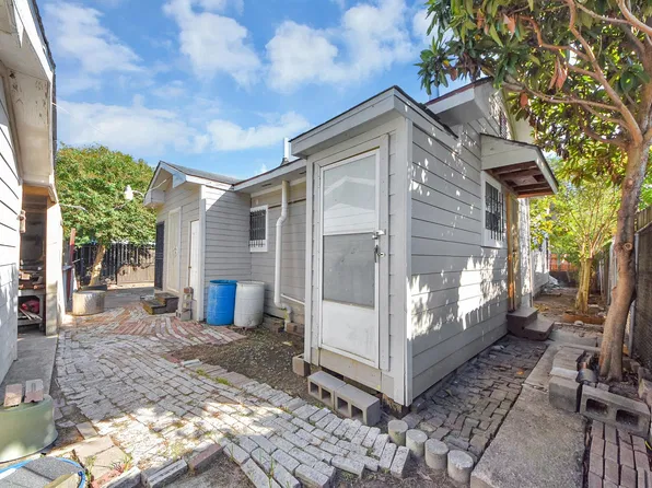7021 Brownwood St, Houston, TX 77020