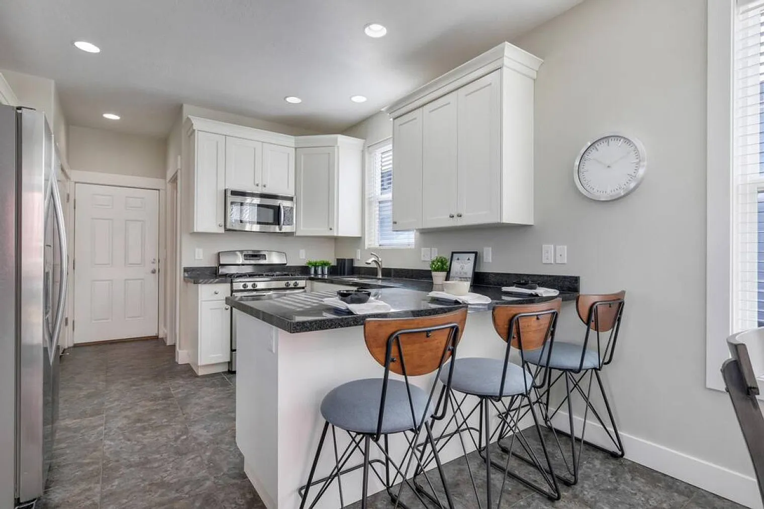 4 bed, 4.0 bath, 2497 sqft, $4,830 — Photo 3