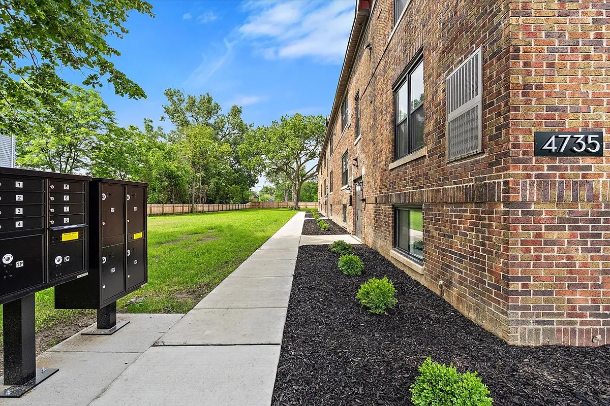 2 bed, 850 sqft, $1,200 — Photo 2