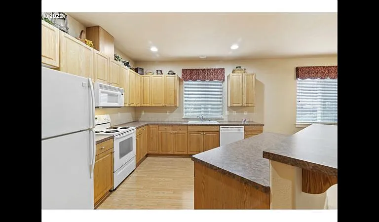 1209 NW 13th St — Photo 4