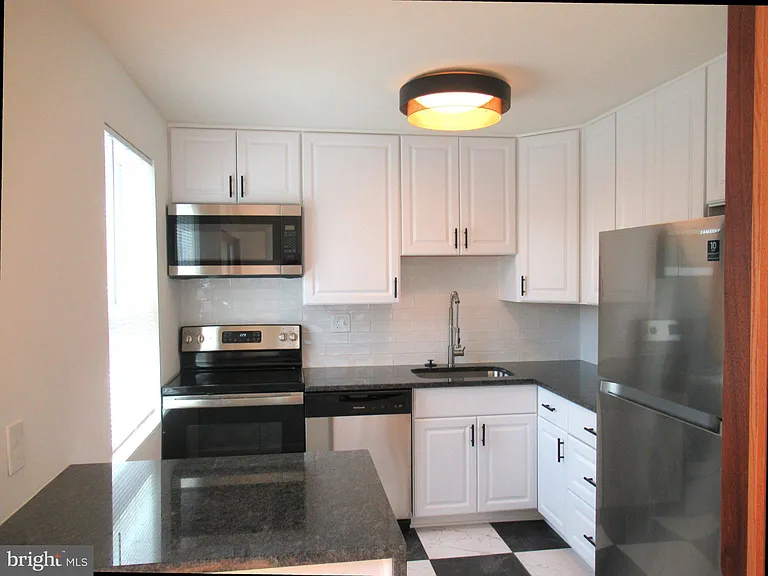 2306 S Columbus St — Photo 5