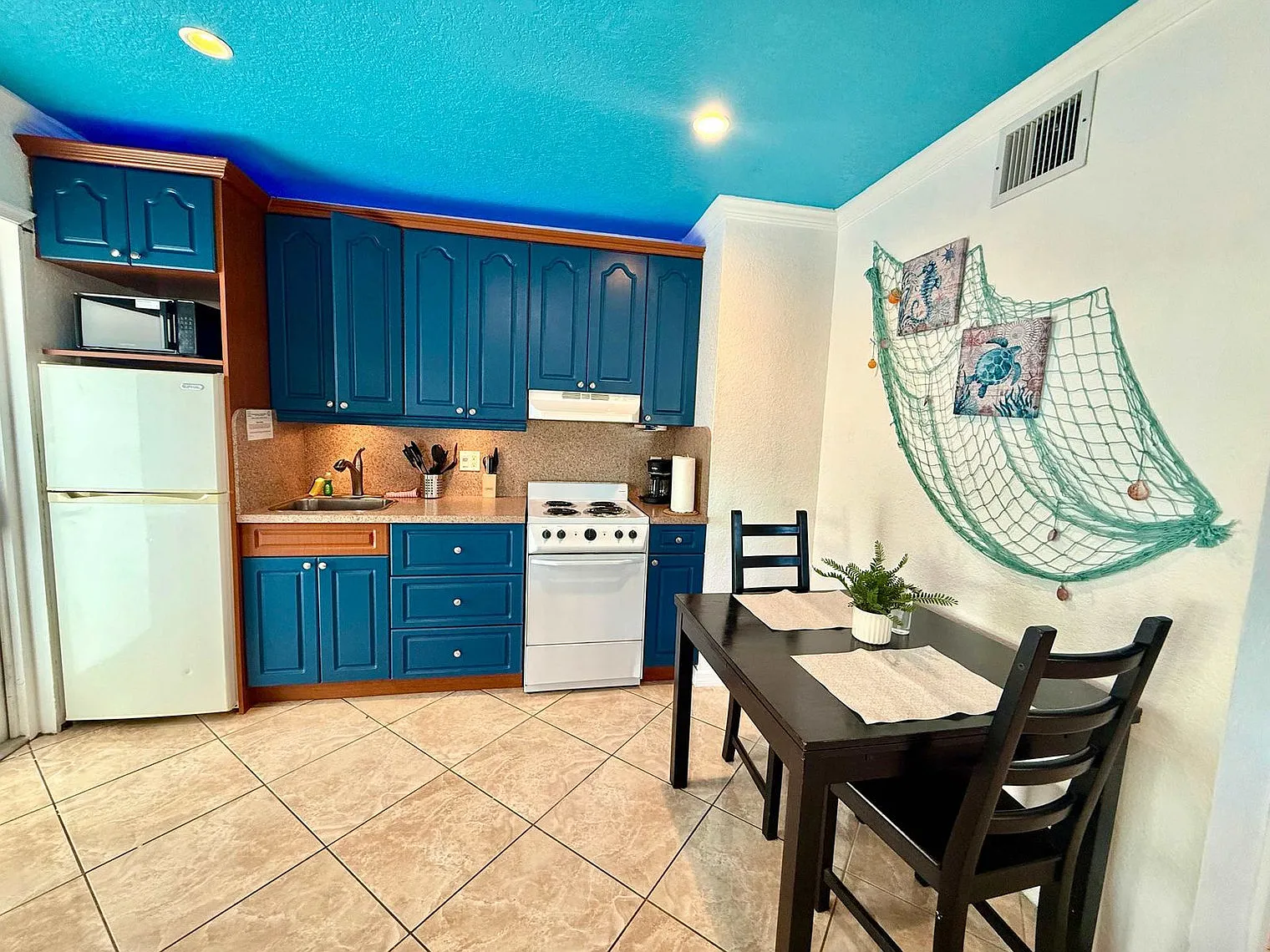 Studio, 1.0 bath, 398 sqft, $2,935 — Photo 2