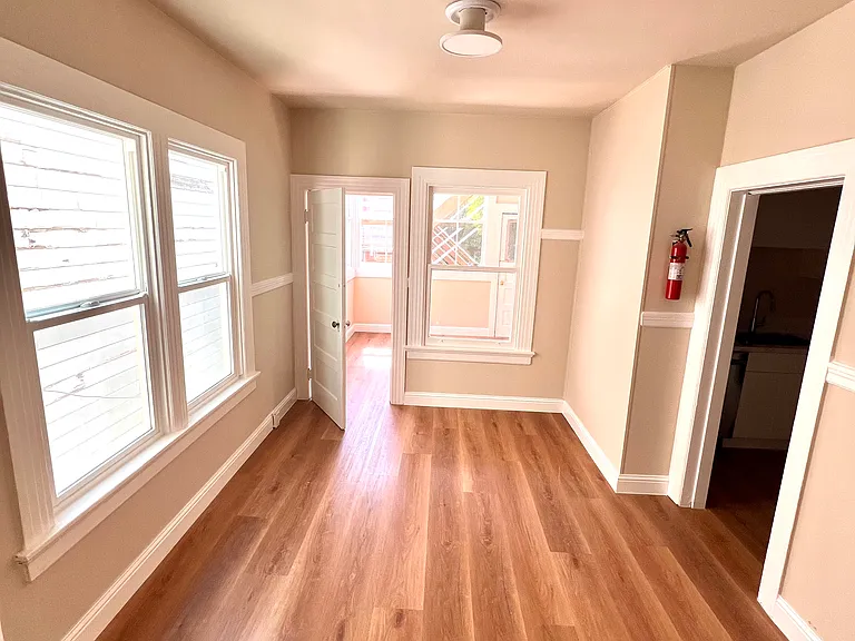 253 14th Ave — Photo 9