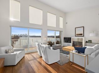 415 Esplanade W #20, North Vancouver, BC V7M 1A6