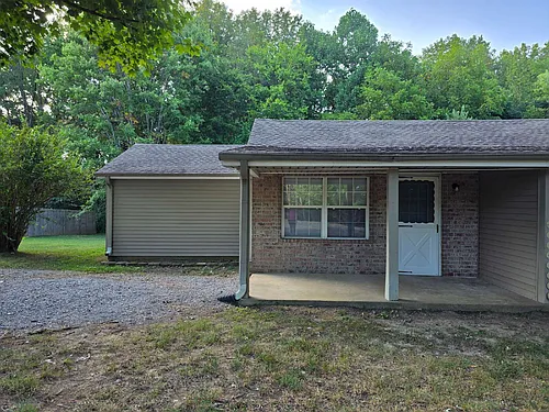1050 Woody Ln #B Photo 1