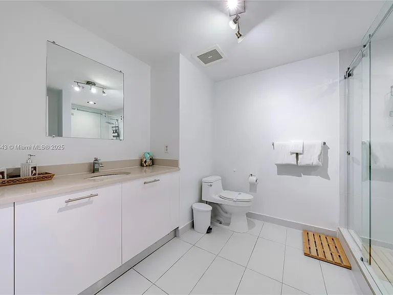 3250 NE 1st Ave #1016 — Photo 16