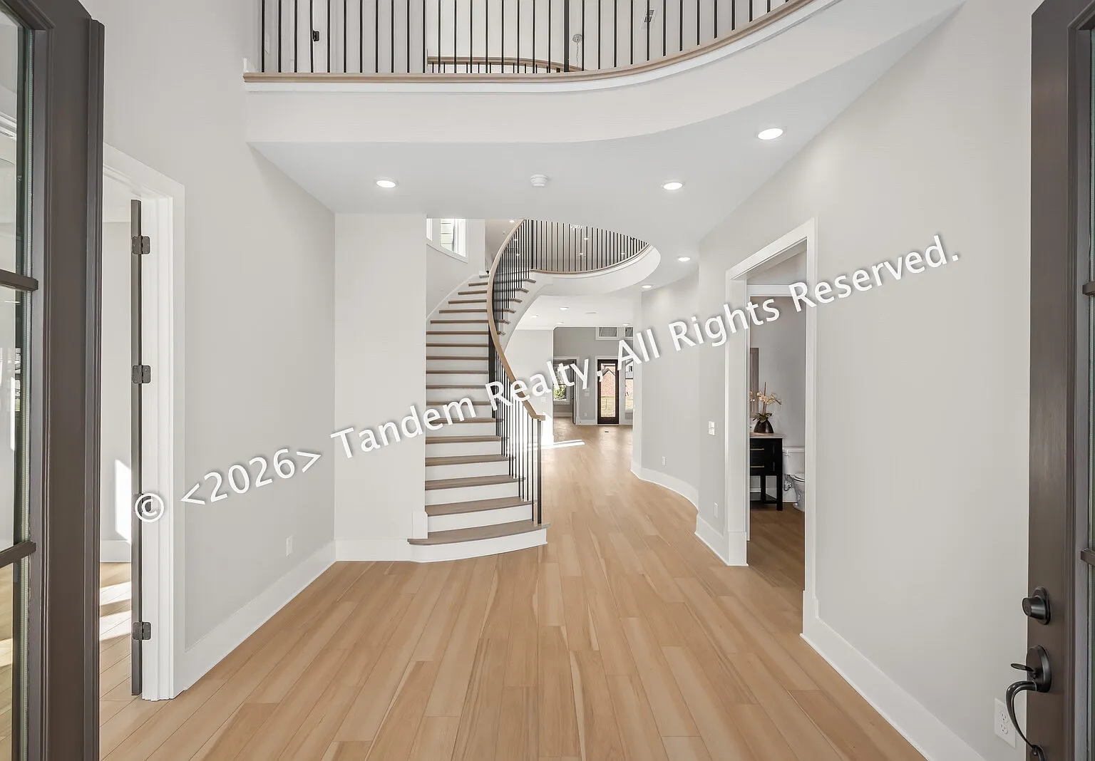5 bed, 5.5 bath, 4600 sqft, $7,895 — Photo 4