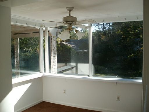 5th image of 207 Connecticut Ave