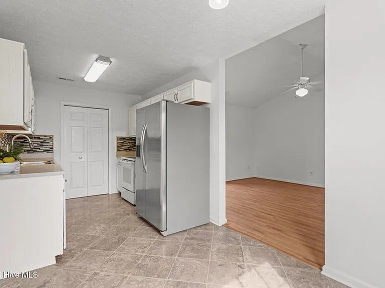 2511 Bradfield Ct — Photo 10