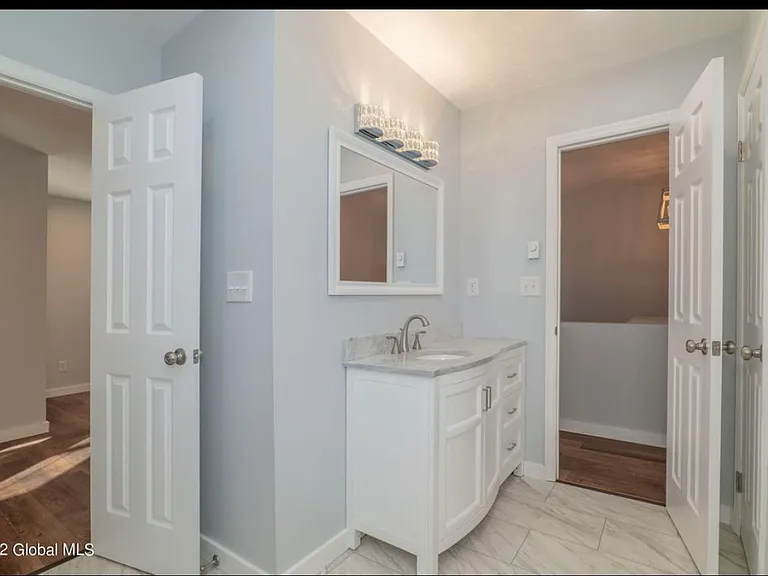 4 Clubhouse Dr #4 — Photo 7