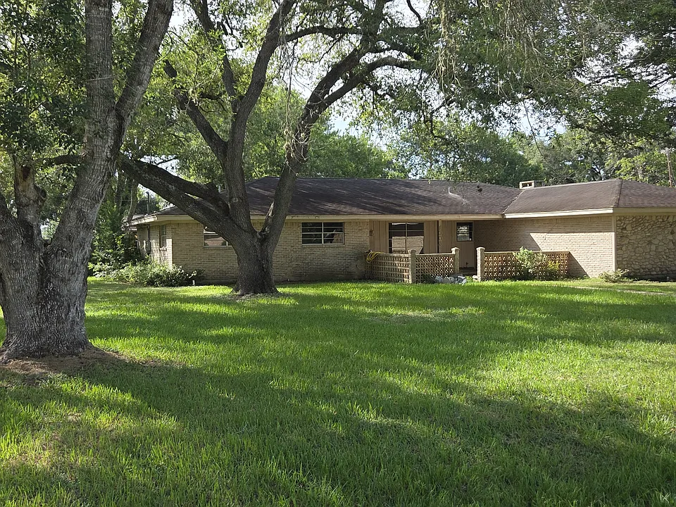 1006 Blyth Rd