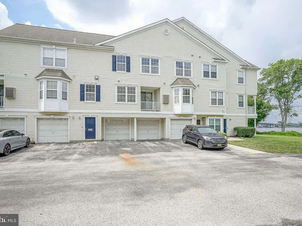 6008 Riverfront Dr, Palmyra, NJ 08065