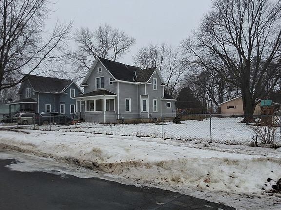 2nd image of 604 Center Ave S